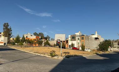 CASA EN VENTA ATRAS DE COTSCO