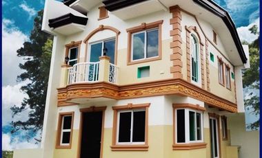House and Lot in Valenzuela City / Monica Homes (Flora)
