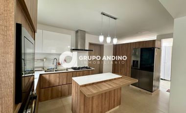 Se Vende Casa en el Condominio Linares del Lago – Bucaramanga.