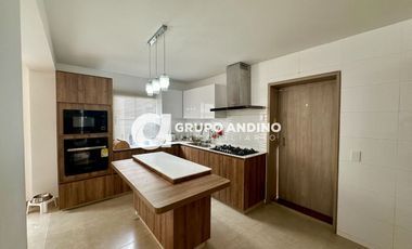 Se Vende Casa en el Condominio Linares del Lago – Bucaramanga.