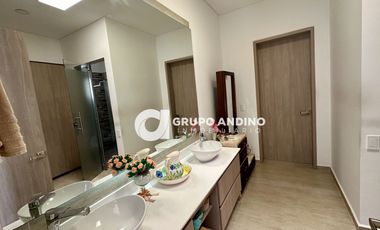 Se Vende Casa en el Condominio Linares del Lago – Bucaramanga.