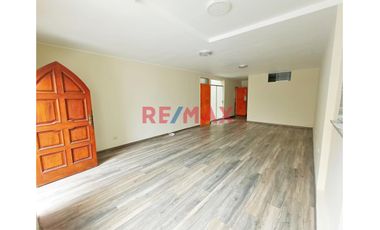 Alquilo Departamento En Primer Piso Frente A Parque - Vista Alegre