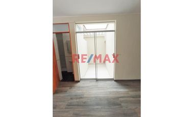 Alquilo Departamento En Primer Piso Frente A Parque - Vista Alegre