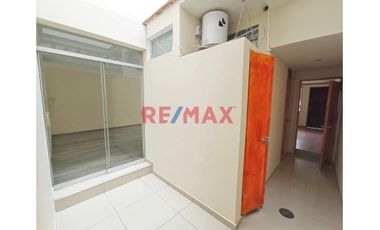 Alquilo Departamento En Primer Piso Frente A Parque - Vista Alegre