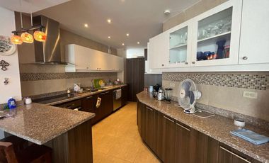 edificio rentero de venta en manta zona norte