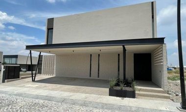 Pre-venta casa en Lomas del Campanario  4 recàmaras terraza jardìn vigilancia VL-23-4691