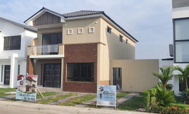 En venta moderna y lujosa casa en Ciudad Celeste Etapa La Arboleda, Samborondon
