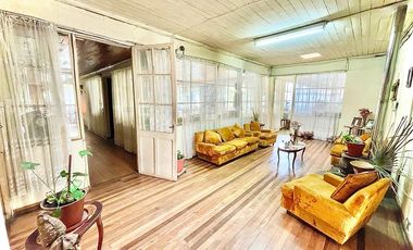 Se vende casona en Molina, ideal para uso comercial