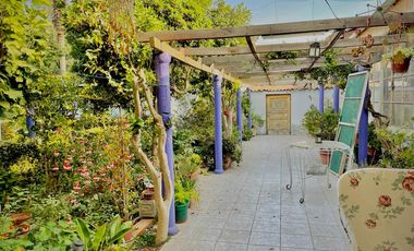 Se vende casona en Molina, ideal para uso comercial