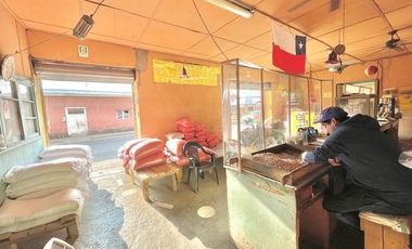 Se vende casona en Molina, ideal para uso comercial