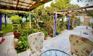 Se vende casona en Molina, ideal para uso comercial