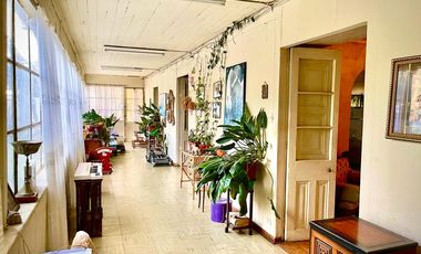 Se vende casona en Molina, ideal para uso comercial