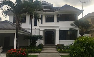 Samborondon, Venta de Linda Casa 5 Dorm. con Piscina