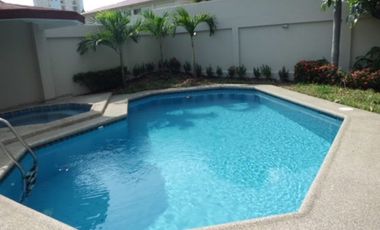 Samborondon, Venta de Linda Casa 5 Dorm. con Piscina