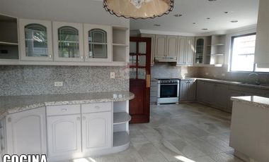 Samborondon, Venta de Linda Casa 5 Dorm. con Piscina