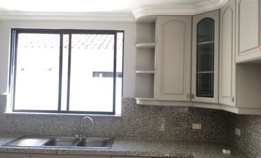 Samborondon, Venta de Linda Casa 5 Dorm. con Piscina