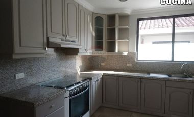 Samborondon, Venta de Linda Casa 5 Dorm. con Piscina