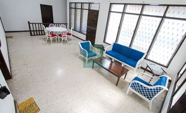 Charming 3-Bedroom Bungalow with Garden for Rent - Tranquil Living Near Country Mall!
