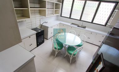 Charming 3-Bedroom Bungalow with Garden for Rent - Tranquil Living Near Country Mall!