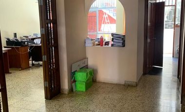 VENDO CASA DE TRES PISOS  EN LA URB. MAGISTRAL - PIURA