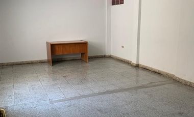 VENDO CASA DE TRES PISOS  EN LA URB. MAGISTRAL - PIURA