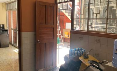 VENDO CASA DE TRES PISOS  EN LA URB. MAGISTRAL - PIURA