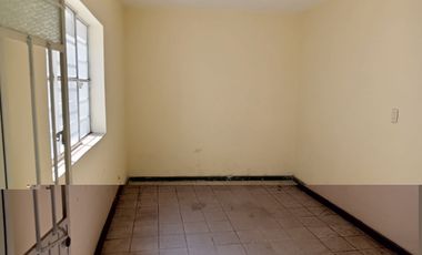 Casa en VENTA sobre Av. Revolución, frente al Colegio Anáhuac, Guadalajara, Jalisco