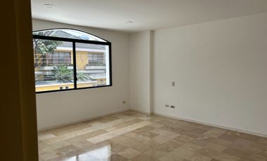 VENDO HERMOSA CASA EN LOS PARQUES