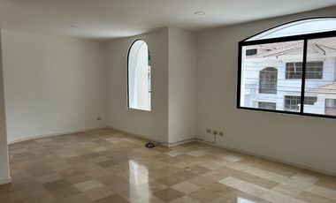 VENDO HERMOSA CASA EN LOS PARQUES