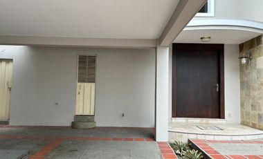 VENDO HERMOSA CASA EN LOS PARQUES