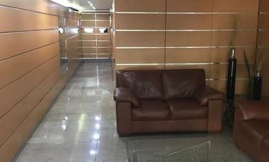 SE RENTA OFICINA EN PERIFÉRICO LOMAS DE CHAPULTEPEC CON ISLA PARA ASCENSO VIG. 24 HRS.