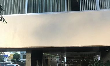 SE RENTA OFICINA EN PERIFÉRICO LOMAS DE CHAPULTEPEC CON ISLA PARA ASCENSO VIG. 24 HRS.