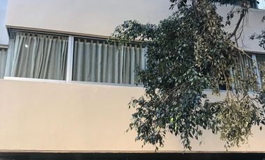 SE RENTA OFICINA EN PERIFÉRICO LOMAS DE CHAPULTEPEC CON ISLA PARA ASCENSO VIG. 24 HRS.