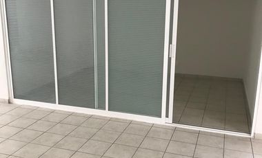 SE RENTA OFICINA EN PERIFÉRICO LOMAS DE CHAPULTEPEC CON ISLA PARA ASCENSO VIG. 24 HRS.