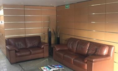 SE RENTA OFICINA EN PERIFÉRICO LOMAS DE CHAPULTEPEC CON ISLA PARA ASCENSO VIG. 24 HRS.