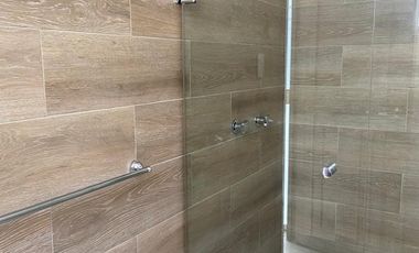 SE RENTA OFICINA EN PERIFÉRICO LOMAS DE CHAPULTEPEC CON ISLA PARA ASCENSO VIG. 24 HRS.