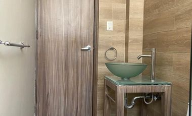 SE RENTA OFICINA EN PERIFÉRICO LOMAS DE CHAPULTEPEC CON ISLA PARA ASCENSO VIG. 24 HRS.