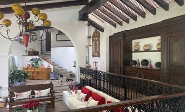VENDO ESPECTACULAR RESIDENCIA AMUEBLADA EN FRACC. SUMIYA, CUERNAVACA. SEGURIDAD.