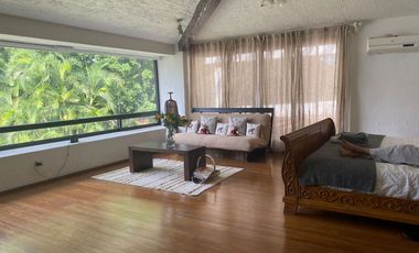 VENDO ESPECTACULAR RESIDENCIA AMUEBLADA EN FRACC. SUMIYA, CUERNAVACA. SEGURIDAD.