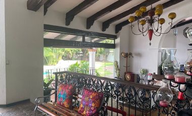 VENDO ESPECTACULAR RESIDENCIA AMUEBLADA EN FRACC. SUMIYA, CUERNAVACA. SEGURIDAD.