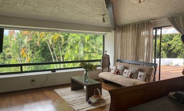 VENDO ESPECTACULAR RESIDENCIA AMUEBLADA EN FRACC. SUMIYA, CUERNAVACA. SEGURIDAD.