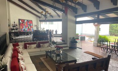 VENDO ESPECTACULAR RESIDENCIA AMUEBLADA EN FRACC. SUMIYA, CUERNAVACA. SEGURIDAD.
