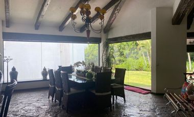 VENDO ESPECTACULAR RESIDENCIA AMUEBLADA EN FRACC. SUMIYA, CUERNAVACA. SEGURIDAD.