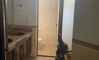 VENDO ESPECTACULAR RESIDENCIA AMUEBLADA EN FRACC. SUMIYA, CUERNAVACA. SEGURIDAD.