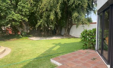 VENDO ESPECTACULAR RESIDENCIA AMUEBLADA EN FRACC. SUMIYA, CUERNAVACA. SEGURIDAD.