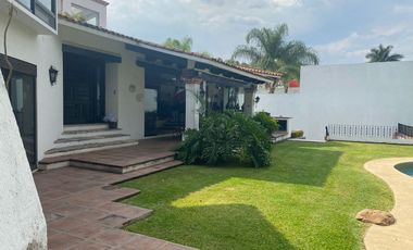 VENDO ESPECTACULAR RESIDENCIA AMUEBLADA EN FRACC. SUMIYA, CUERNAVACA. SEGURIDAD.