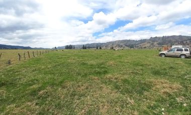 TERRENOS DE OPORTUNIDAD DE 5.400m2 EN EL CRUCE DE CUMBE