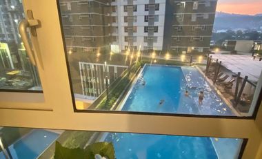 FOR RENT - FURNISHED STUDIO CONDO OVERLOOKING SWIMMING POOL IN I.T PARK, CEBU.