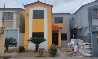 Alquiler de casa en la Urbanización La Joya, primeras Etapas, 4 dormitorios