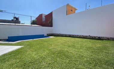 Moderna Casa en fraccionamiento vigilancia al norponiente de Cuernavaca Estrene